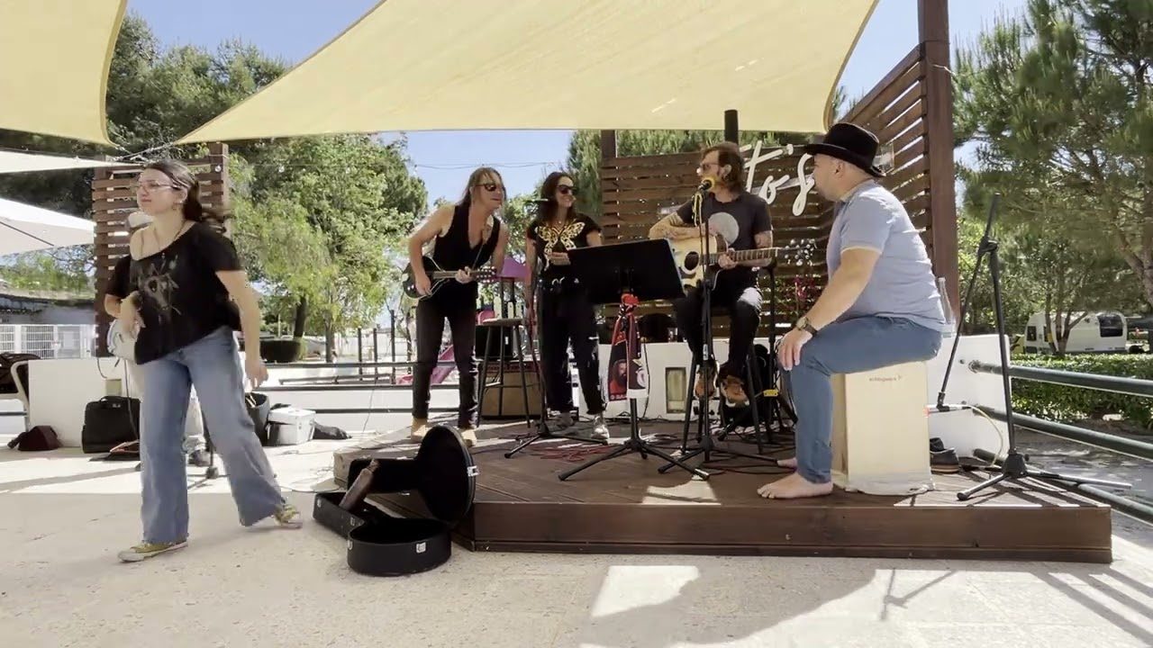 Kosmik Strings live at Tito's Bar and Grill in Praia da Luz